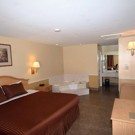 Edinburg Executive Inn Экстерьер фото
