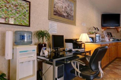 Edinburg Executive Inn Экстерьер фото