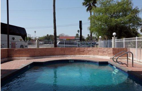 Edinburg Executive Inn Экстерьер фото