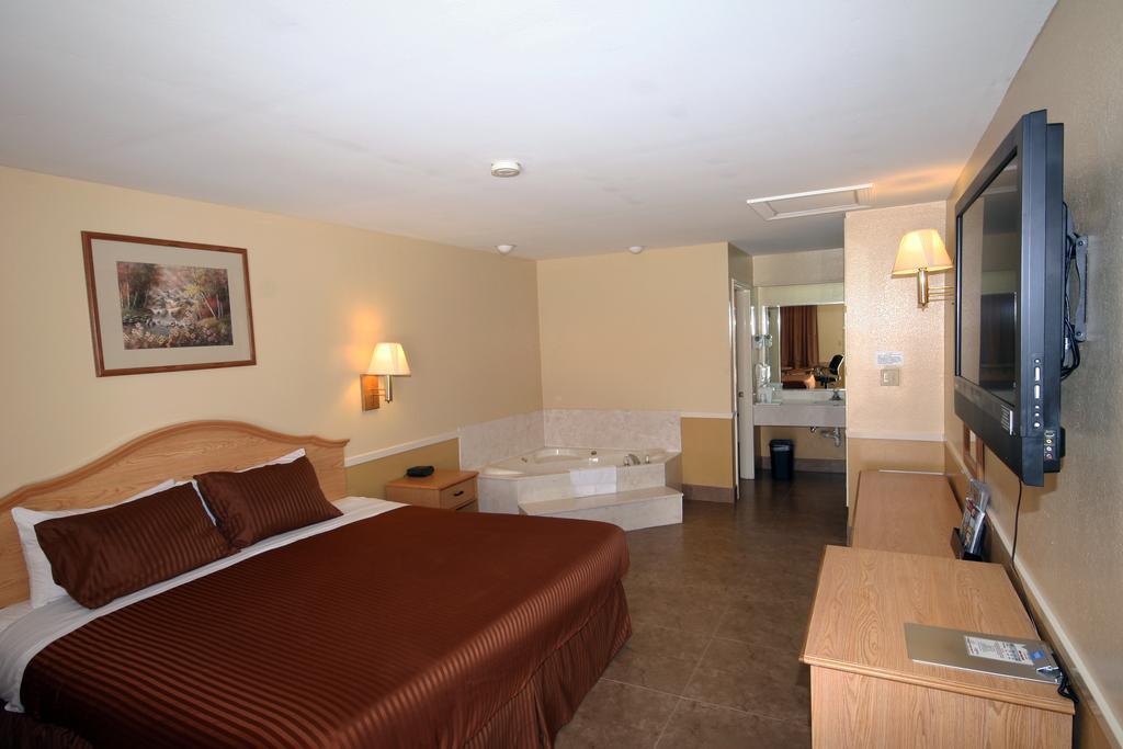 Edinburg Executive Inn Экстерьер фото