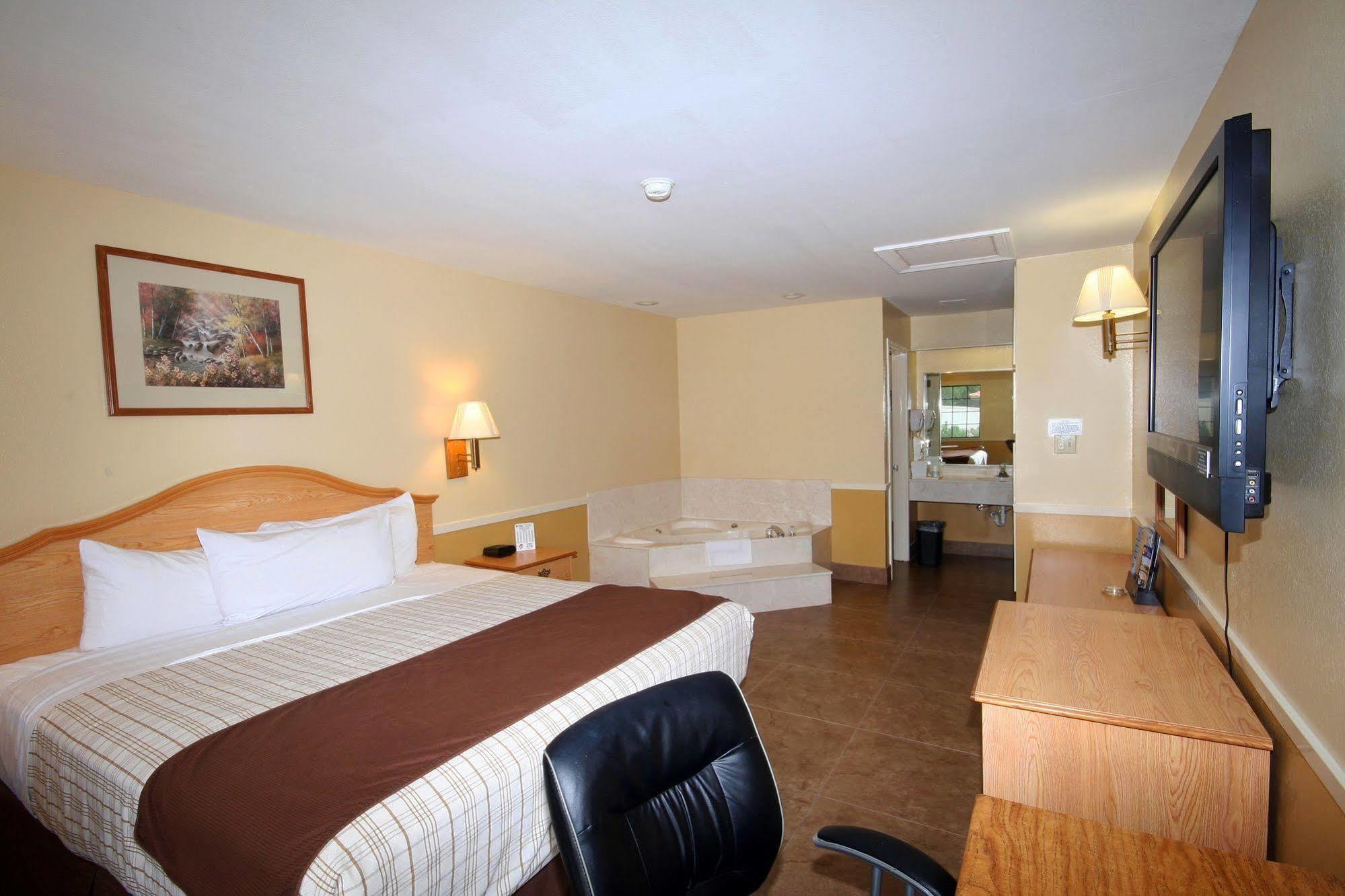 Edinburg Executive Inn Экстерьер фото